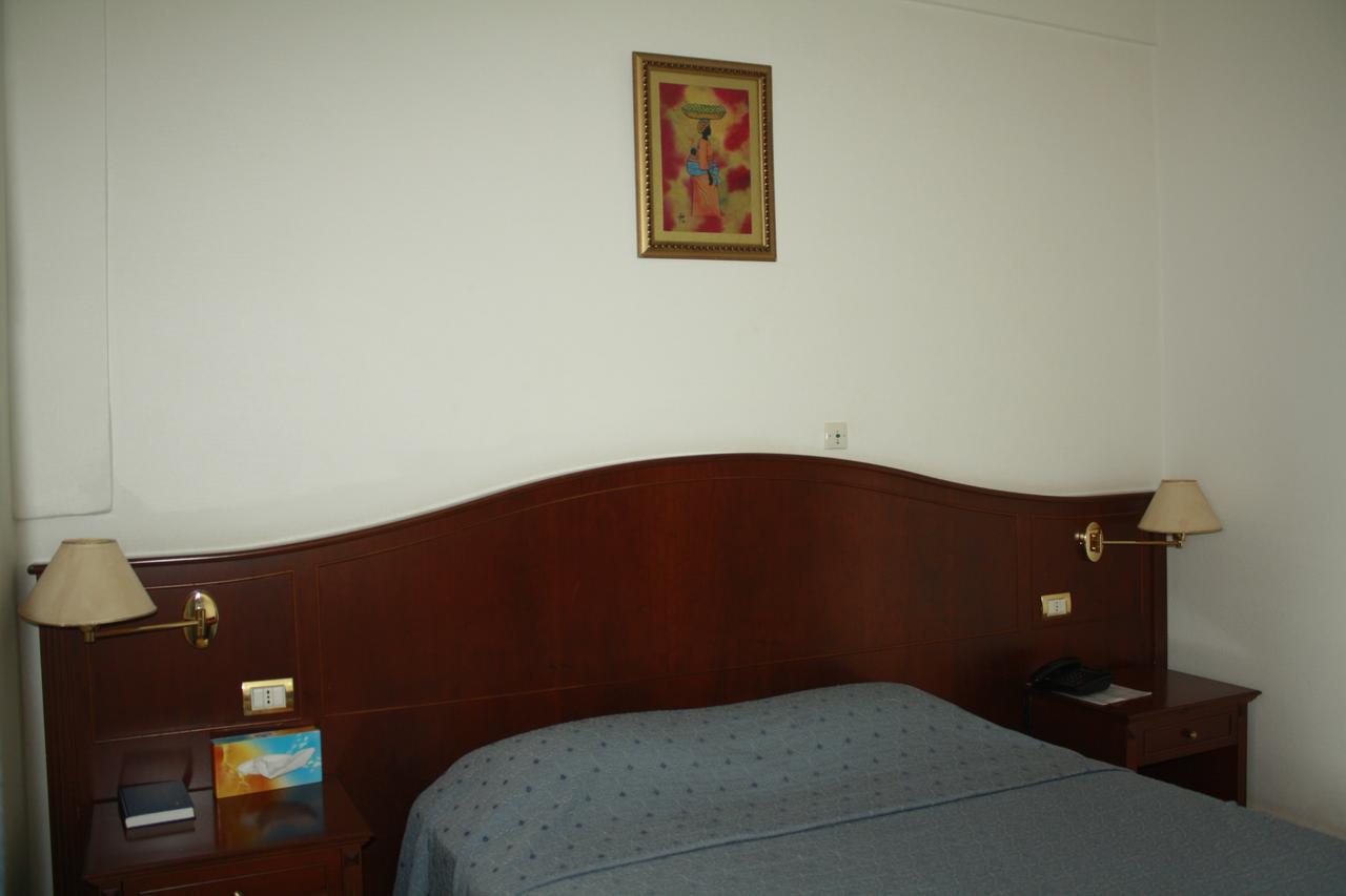 Hotel Amiso Ouagadougou Extérieur photo